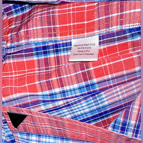 Untuckit - Picture 3 of 5